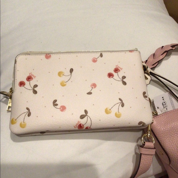 Coach Wallet SOLD!!! - Picture 5 of 6